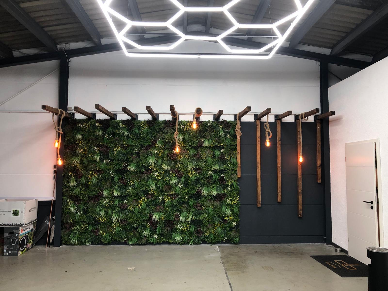 Autodetailing Studio: Hexagon LED-Deckeninstallation